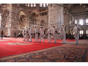 Fatih’te Dezenfekte Çalışmaları Devam Ediyor