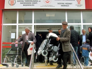 42 Engellinin Yüzü Güldü