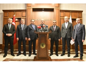 Ulaştırma Ve Altyapı Bakanı Turhan: "14 Ülkeyle Hava Yolu Bağlantısını Kestik"