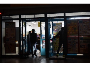 İzmir’de Marketler Zincirinde Silahlı Soygun