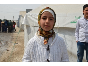 Suriyeli Küçük Esma Okuyup Ülkesini Yeniden İnşa Etmek İstiyor