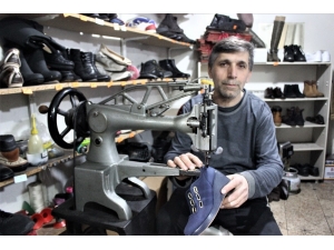 Ayakkabılarını Tamir Ettirmek İçin 20 Gün Sonraya Gün Alıyorlar