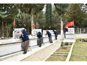 Mezarlıklar Ve Şehitliklere Özel Bakım