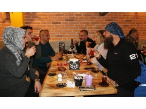 Mavi Fularlılar, Van’ın Çay Kültürünü Yaşatmaya Çalışıyor