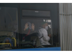 Umre Yolcuları Karantina Yurtlarına Götürülüyor