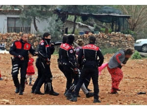 Ehliyetsiz Sürücü İle Yakınları Ortalığı Savaş Alanına Çevirdi