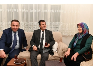 ‘Gece Gündüz, Milletimizin Emrinde Ve Hizmetindeyiz’