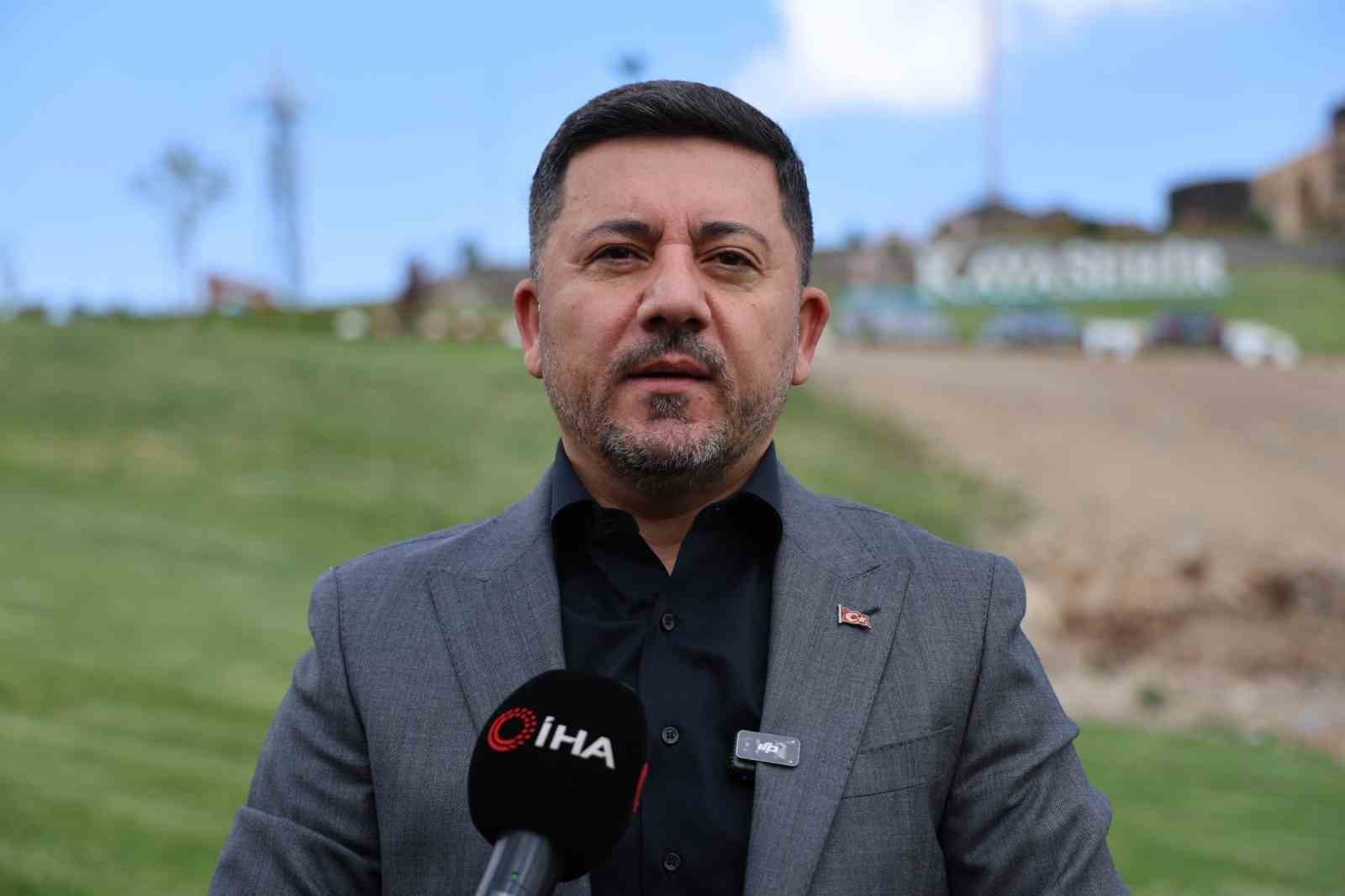 nevsehir-belediye-baskani-rasim-ari-yeniden-ak-parti-ye-katiliyor