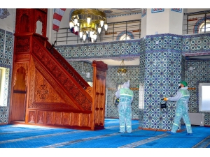 İbadethaneler Koronavirüse Karşı İlaçlanıyor