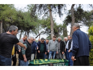 Mersin’deki Yangında Balkondan Düşerek Ölen Kadın Toprağa Verildi
