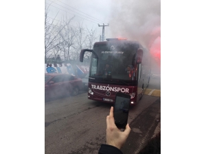 Trabzonspor Taraftarı Takımını Yalnız Bırakmadı