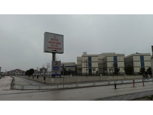 Baba Korona Virüs Şüphesiyle Gözetim Altına Alınan 5 Yaşındaki Kızını Kaçırmaya Çalıştı