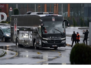 Galatasaray Ve Beşiktaş Stada Ulaştı