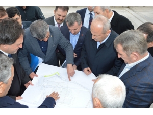 Bakan Turhan Havza’da İncelemelerde Bulundu