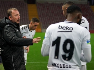 Süper Lig: Galatasaray: 0 - Beşiktaş: 0 (İlk Yarı)