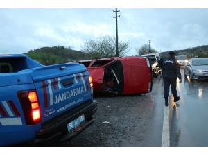 Takla Atarak Hurdaya Dönen Otomobilden Yaralı Kurtuldular