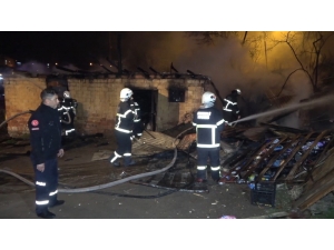 Evin Deposunda Çıkan Yangın Korkuya Neden Oldu