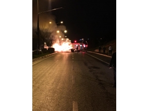 Duble Yolda Beton Mikserine Çarpan Araç Alev Alev Yandı