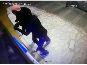 Üsküdar’da Maskeli Ptt Soygunu Kamerada