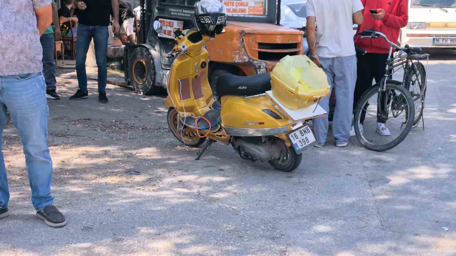 iki-otomobil-ile-carpisan-motosiklet-surucusu-yaralandi