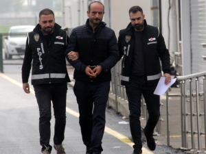 Peruklu Kalpazanı Vatandaş Yakalayıp Darp Etti