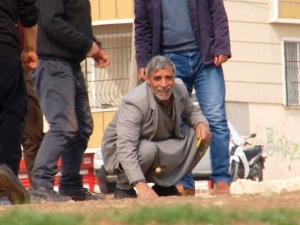 Korona Virüs Stresini Misket Oyunuyla Atıyorlar