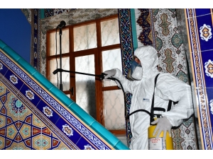 Aksaray’da Camiler Korona Virüsüne Karşı Dezenfekte Ediliyor