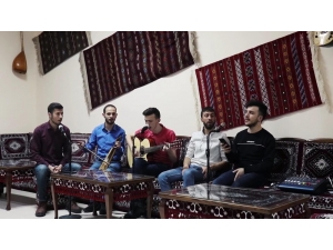 Koronavirüs’e Şarkı Yazdılar