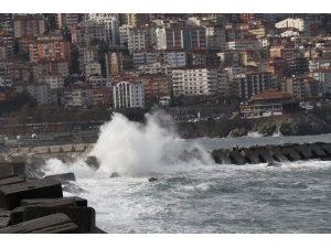 Zonguldak’ta Şiddetli Yağış Ve Rüzgar Etkili Oldu