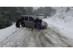 Kazdağları’nda Kar Yağışı Mahsur Bıraktı