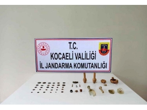 Kocaeli’de 48 Adet Tarihi Eseri Satmaya Çalışan Şahıs Gözaltına Alındı