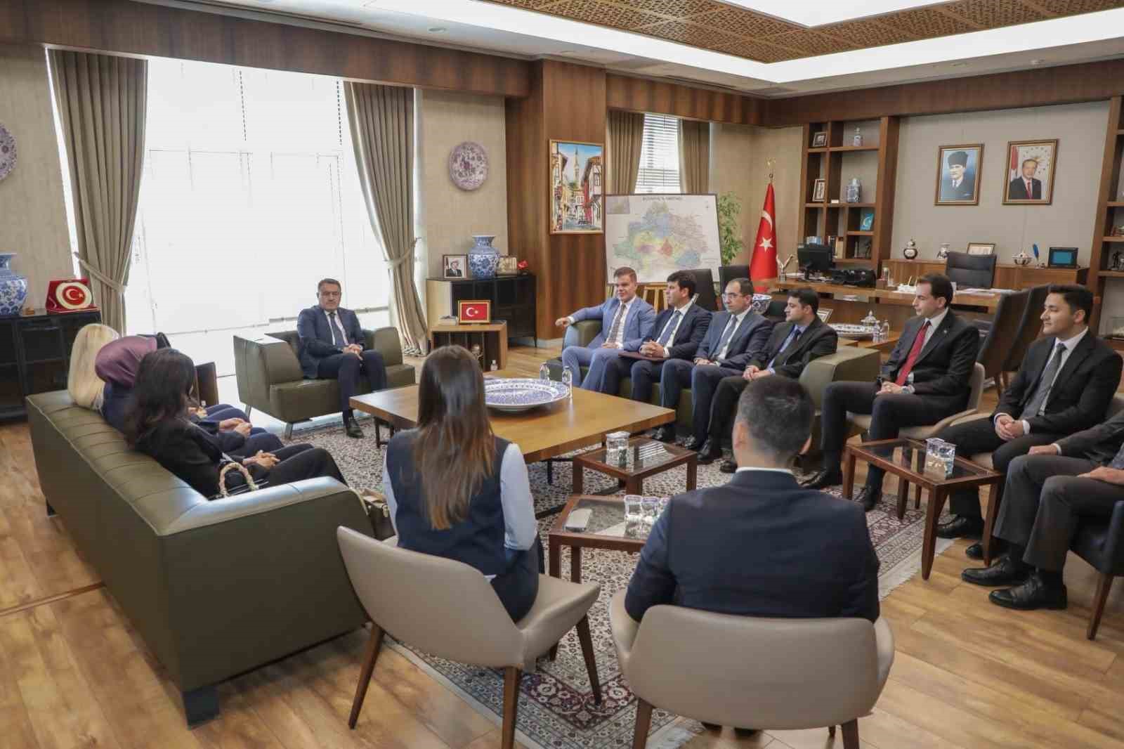 kutahya-valisi-isin-ilce-kaymakamlariyla-bir-araya-geldi