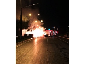 Alev Alan Araç İçerisinde Sıkışan Sürücü Yanarak Hayatını Kaybetti