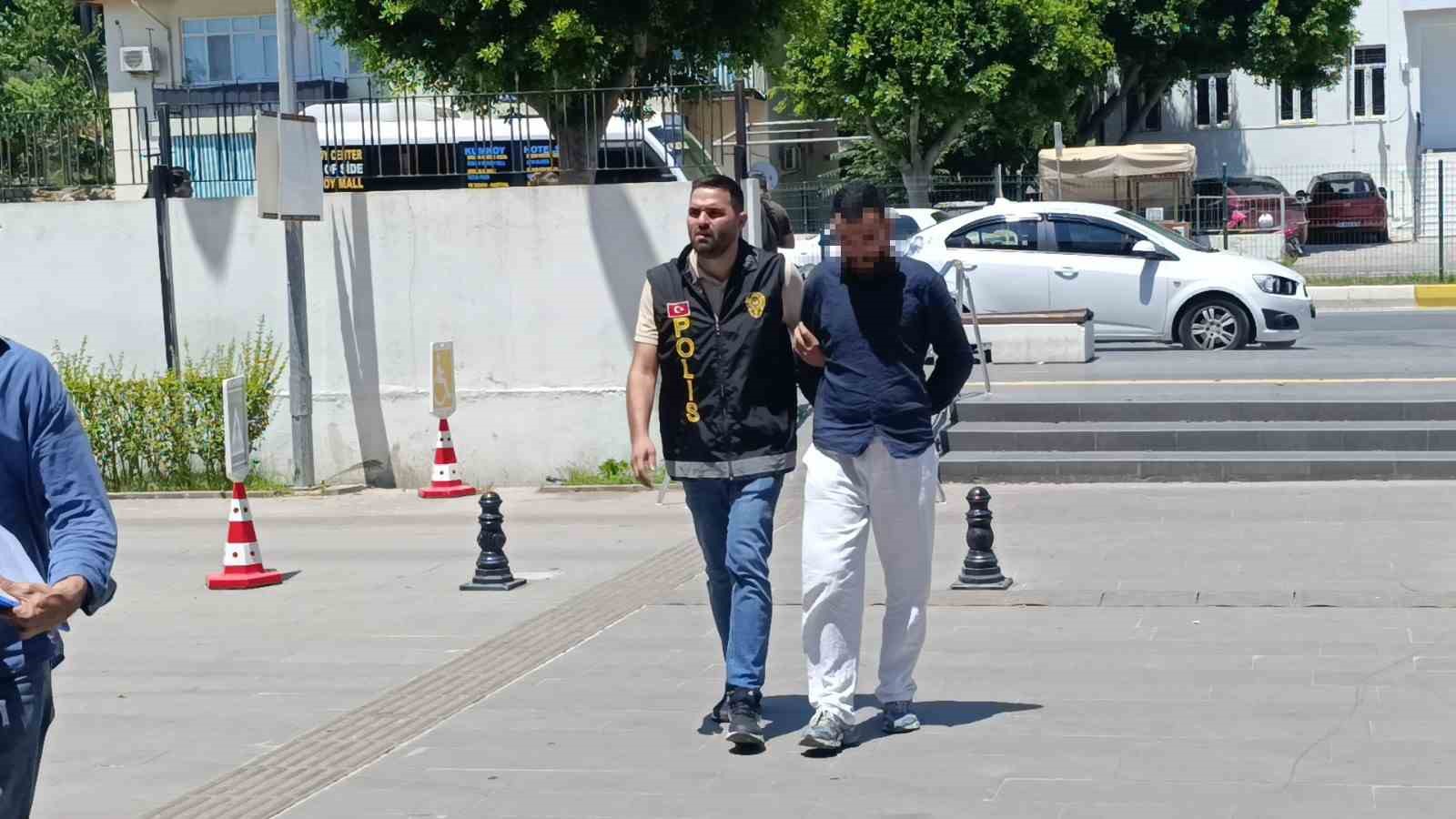 emekli-ogretmeni-2-milyon-lira-dolandirdi-2-bin-dakikalik-goruntu-incelenerek-yakalandi
