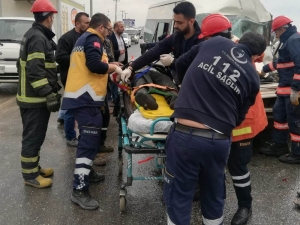 Mardin’de Minibüs İle Tır Çarpıştı: 2 Yaralı