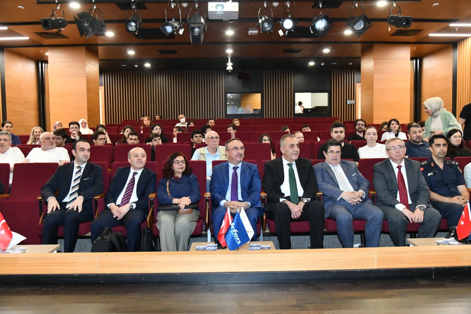 tarihin-izinde-tekirdag-konferansinda-kentin-tarihi-gelisimi-kulturel-mirasi-ve-stratejik-onemi-anlatildi
