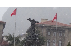 Afyonkarahisar’da “Mart Kapıdan Baktırdı”