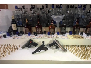 Evini Kaçak İçki İmalathanesine Çevirdi