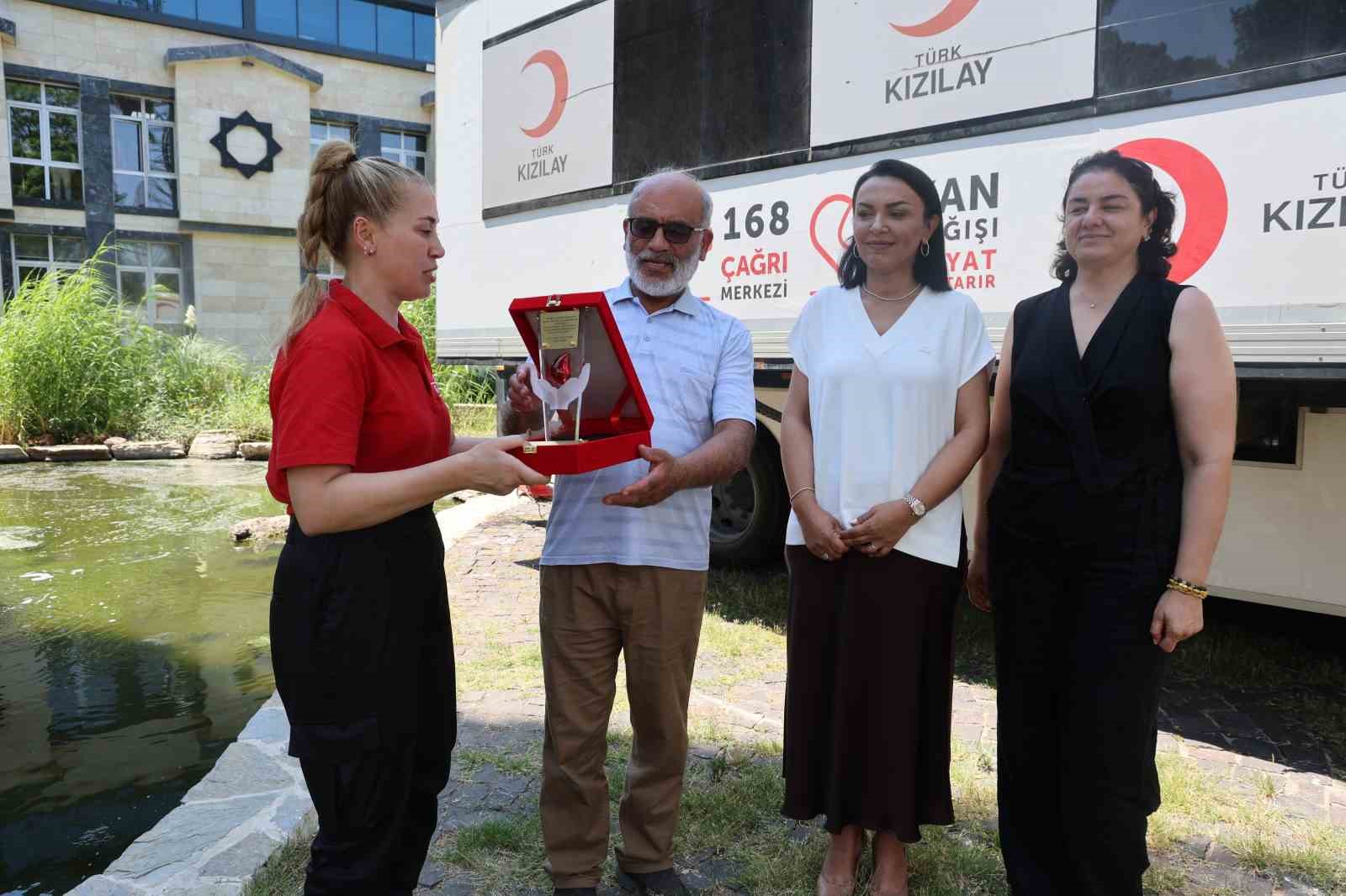 50-kez-kan-verdi-herkesi-bagis-yapmaya-cagirdi