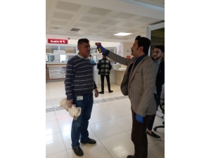 Diyarbakır Adliyesinde Vatandaşlar Kızılötesi Ateş Ölçer Cihazla Kontrol Ediliyor