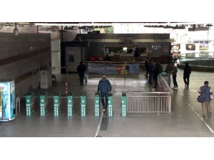 Korona Virüs Nedeniyle Mecidiyeköy Metrobüs Durağı Boş Kaldı