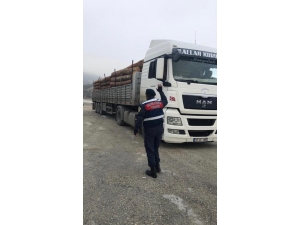 Jandarma Ekiplerinden Yük Taşıyan Araçlara Özel Denetim