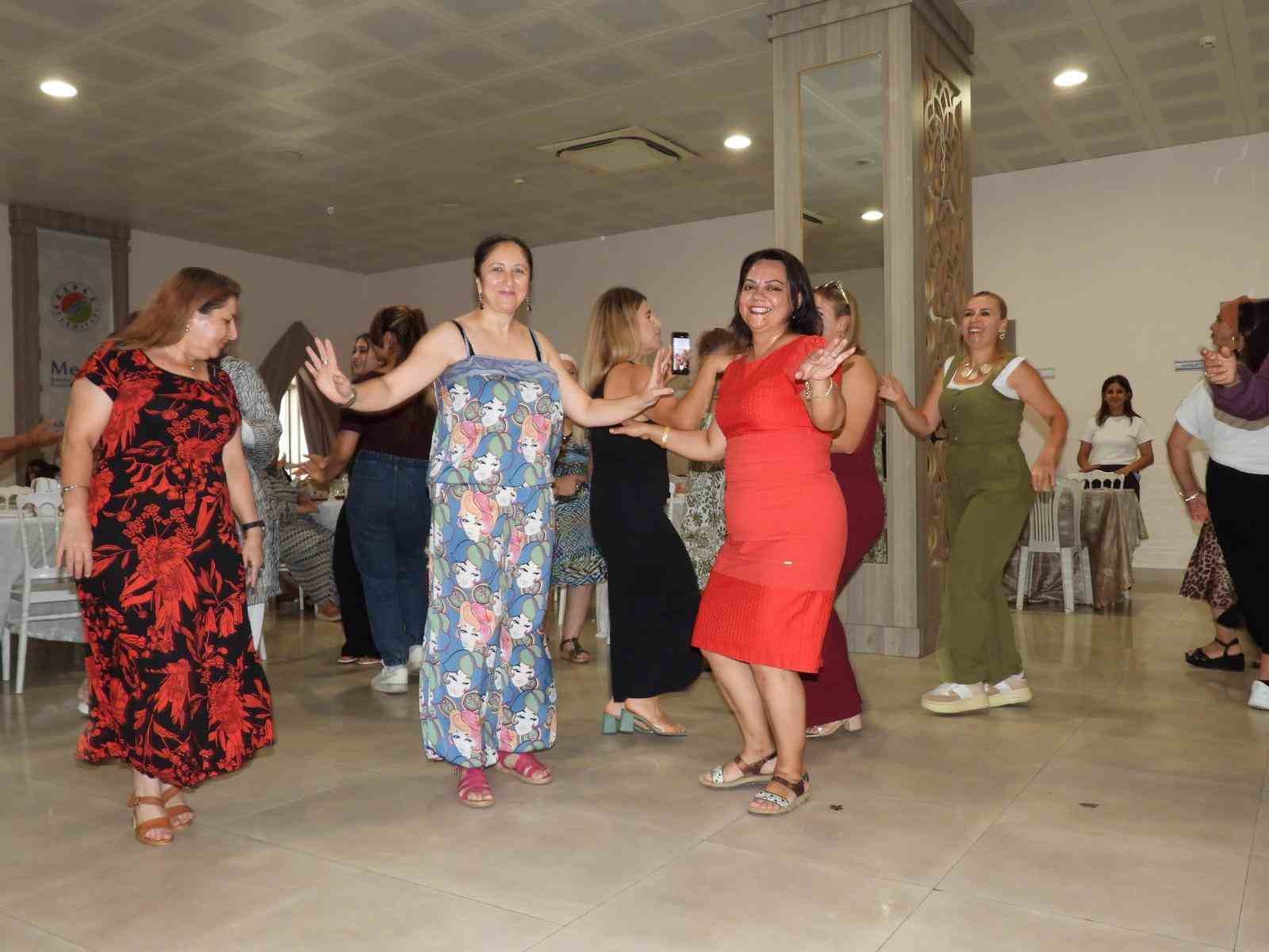 kepez-de-kadinlara-moral-dolu-matine