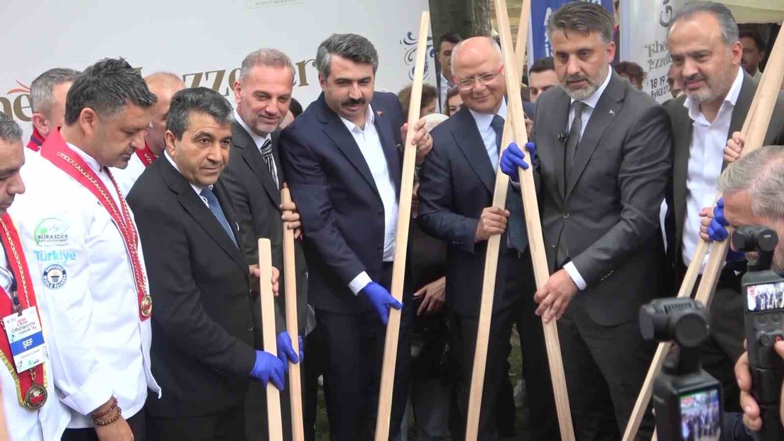 bursa-gastronomi-festivali-fetheden-lezzetler-temasiyla-basladi