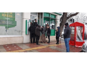 Bazı Bankalarda Korona Virüs Uygulaması