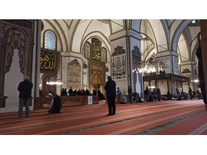 Binlerce Kişinin Saf Tuttuğu Ulucami Boş Kaldı