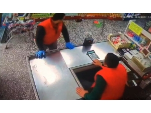 Osmaniye’de Deprem Anındaki Panik Kamerada