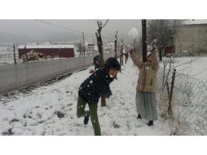 Kar Yağışına En Çok Sevinen Çocuklar Oldu