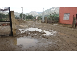 Kozan’da Yağışlar Sele Neden Oldu, Vatandaş İsyan Etti