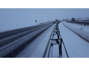 İstanbul’u Karadeniz’e Bağlayan Kemikli Rampalarında Kar